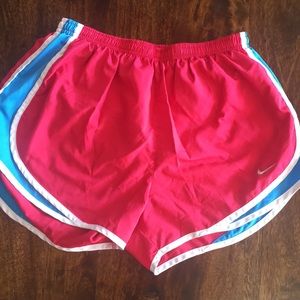 Women’s Nike running shorts - M